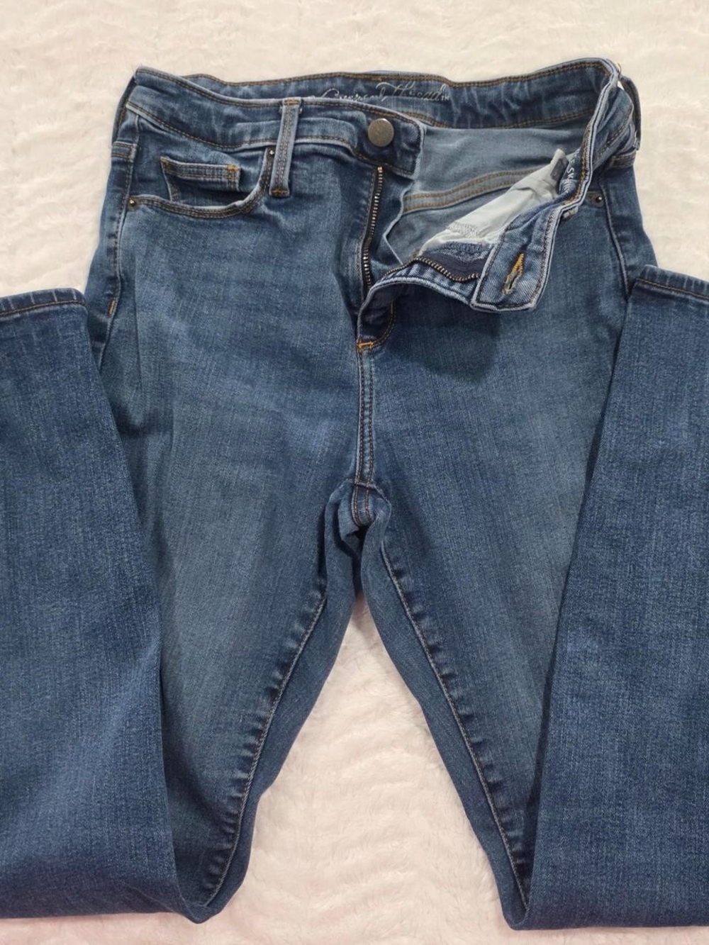 Universal Thread Women's High-Rise Skinny Jeans in Medium Blue Wash